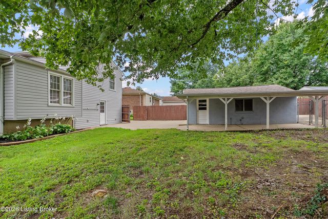 8308 Daverman Dr, Louisville, KY 40228