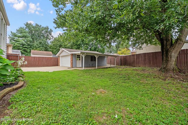 8308 Daverman Dr, Louisville, KY 40228