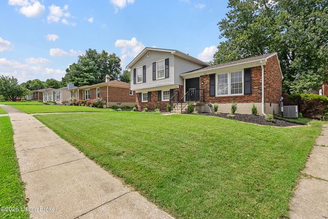 8308 Daverman Dr, Louisville, KY 40228