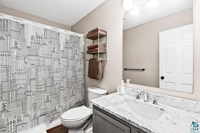 2020 E 11th St, Superior, WI 54880