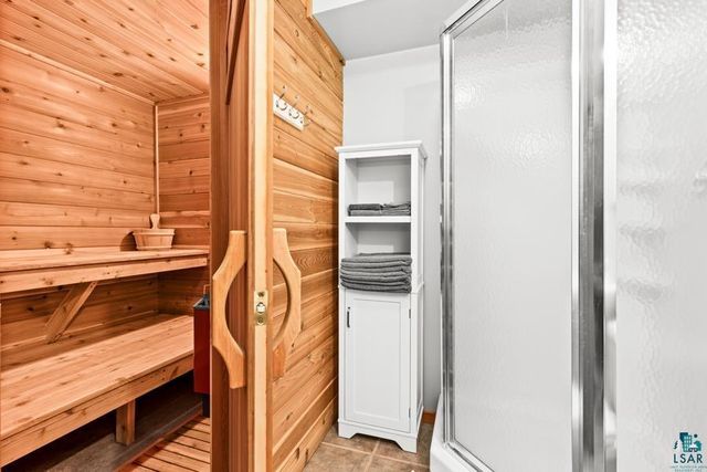 2020 E 11th St, Superior, WI 54880