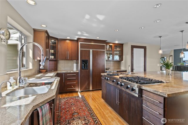 10258 NE Lafayette Avenue, Bainbridge Island, WA 98110