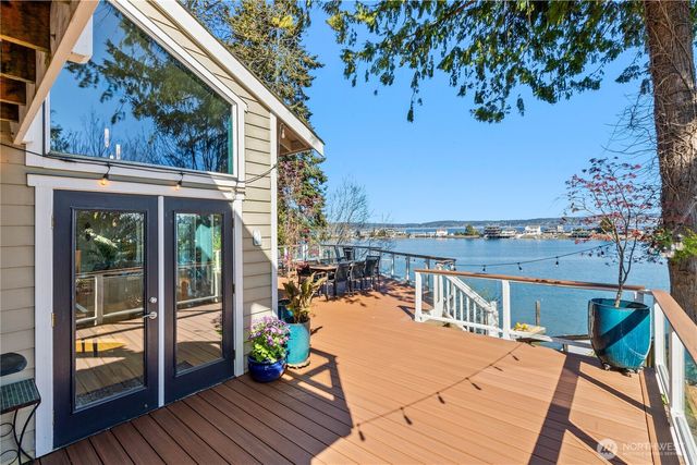 10258 NE Lafayette Avenue, Bainbridge Island, WA 98110