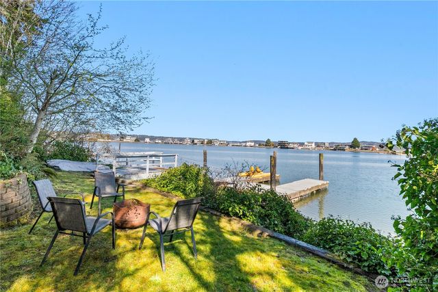 10258 NE Lafayette Avenue, Bainbridge Island, WA 98110