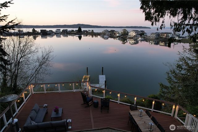 10258 NE Lafayette Avenue, Bainbridge Island, WA 98110