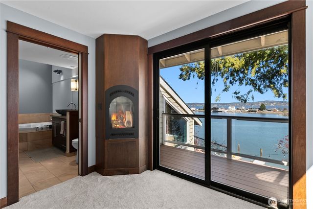 10258 NE Lafayette Avenue, Bainbridge Island, WA 98110