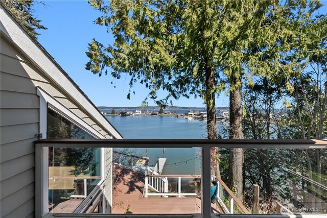 10258 NE Lafayette Avenue, Bainbridge Island, WA 98110