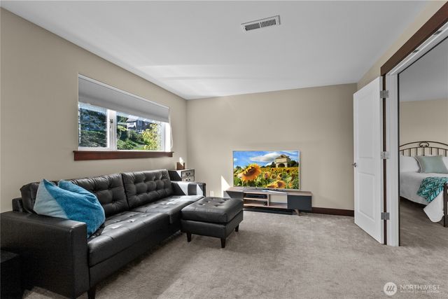 10258 NE Lafayette Avenue, Bainbridge Island, WA 98110