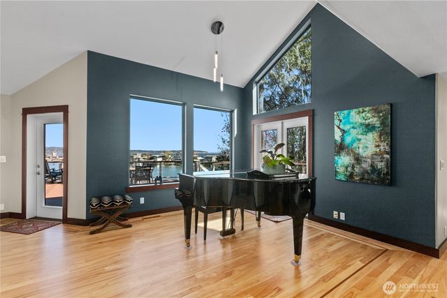 10258 NE Lafayette Avenue, Bainbridge Island, WA 98110