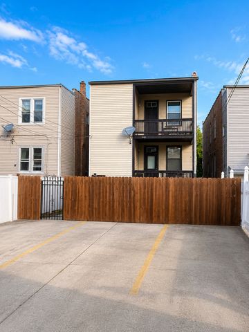 3431 W Lyndale Street, Chicago, IL 60647
