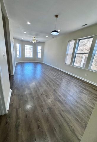 3431 W Lyndale Street, Chicago, IL 60647