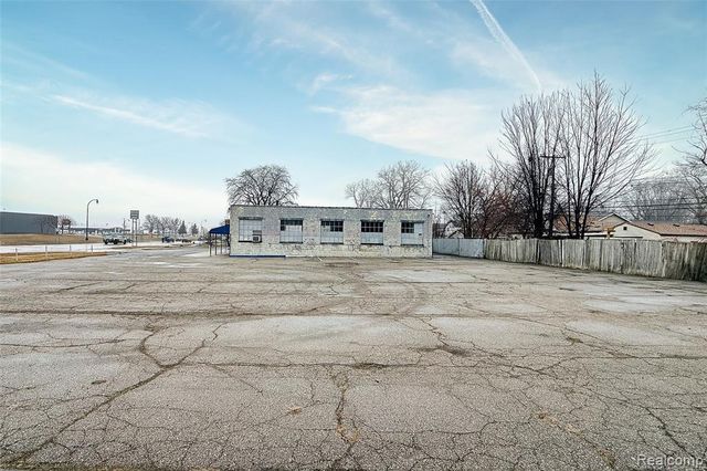 14239 Telegraph Road, Taylor, MI 48180