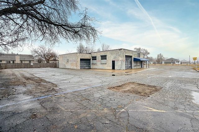 14239 Telegraph Road, Taylor, MI 48180