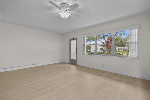 142 Kent I, West Palm Beach, FL 33417