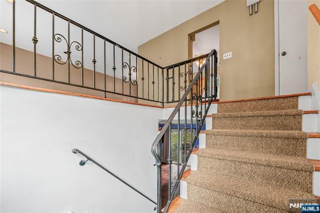 1 Gary Court, Park Ridge, NJ 07656