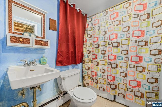 1 Gary Court, Park Ridge, NJ 07656