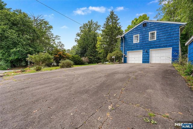 1 Gary Court, Park Ridge, NJ 07656