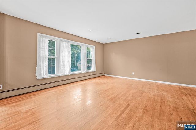 1 Gary Court, Park Ridge, NJ 07656