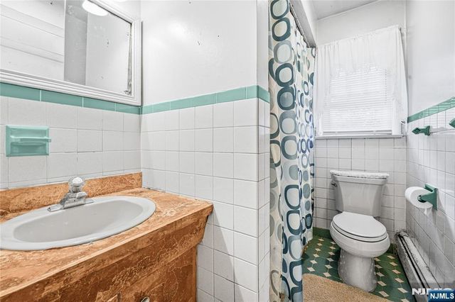 1 Gary Court, Park Ridge, NJ 07656
