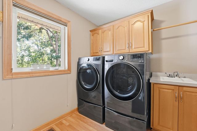 38249 Everton Avenue, North Branch, MN 55056