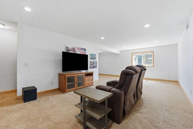 38249 Everton Avenue, North Branch, MN 55056