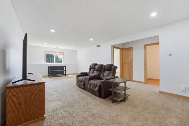 38249 Everton Avenue, North Branch, MN 55056