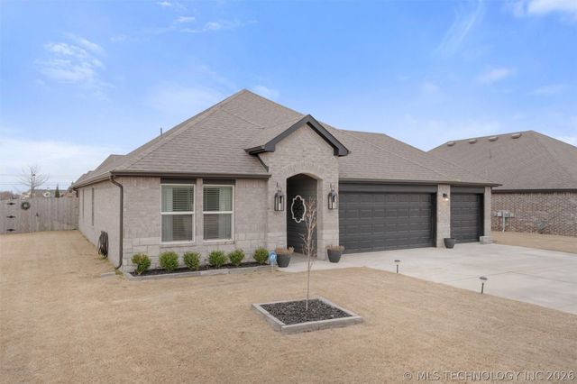 6423 Goldenrod Lane, Bartlesville, OK 74006