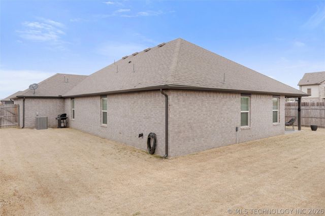 6423 Goldenrod Lane, Bartlesville, OK 74006