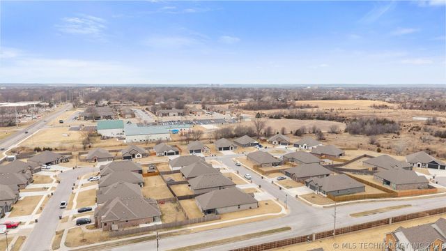 6423 Goldenrod Lane, Bartlesville, OK 74006