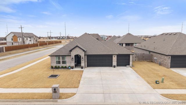 6423 Goldenrod Lane, Bartlesville, OK 74006