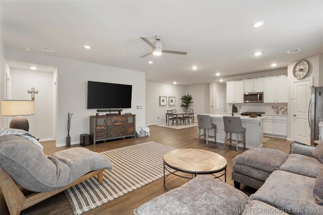 6423 Goldenrod Lane, Bartlesville, OK 74006