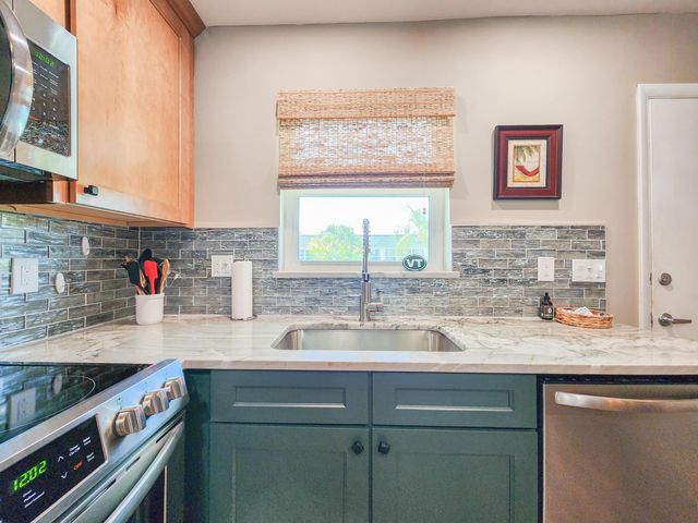 2800 Indian River Boulevard 8, Vero Beach, FL 32960