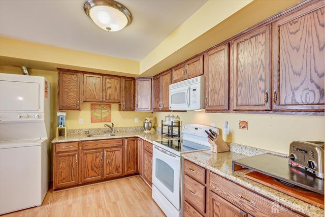 60-3 Prospect Street, Metuchen, NJ 08840
