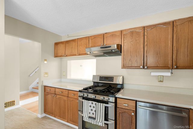 8 Cumberland Court, Peekskill, NY 10566