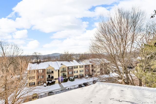 8 Cumberland Court, Peekskill, NY 10566