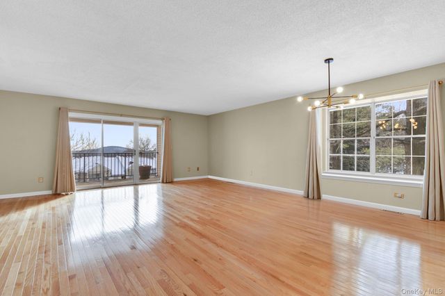 8 Cumberland Court, Peekskill, NY 10566