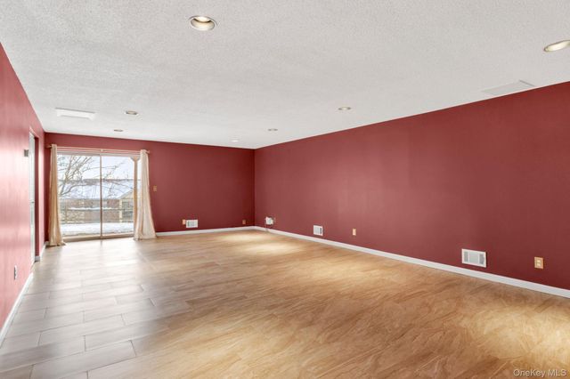 8 Cumberland Court, Peekskill, NY 10566