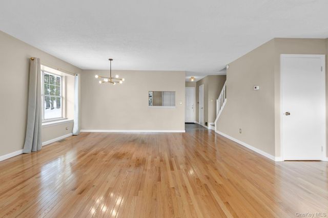 8 Cumberland Court, Peekskill, NY 10566