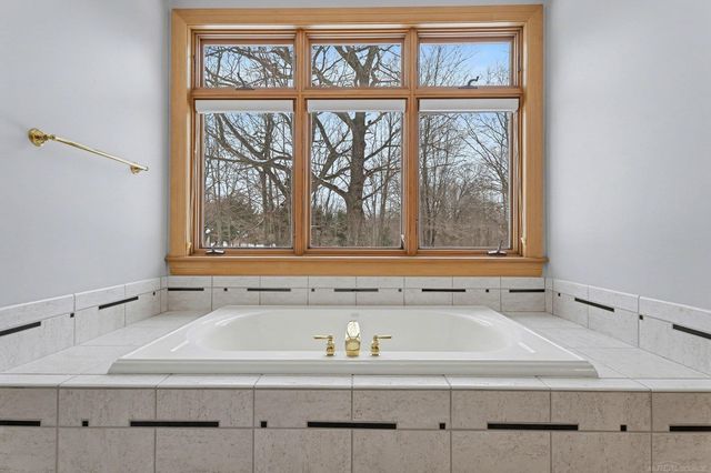 N3870 N Grand Oak Drive, Breitung Twp, MI 49801