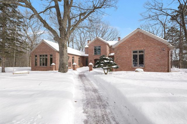 N3870 N Grand Oak Drive, Breitung Twp, MI 49801