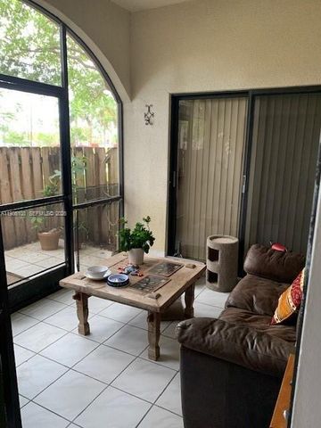 513 Racquet Club Rd 55, Weston, FL 33326