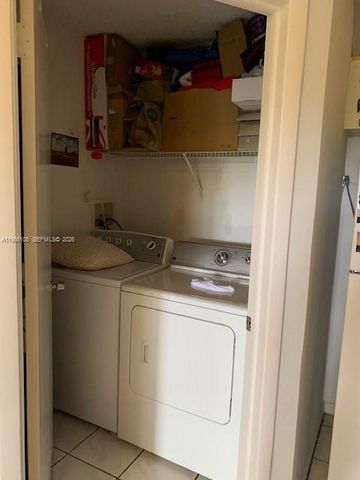 513 Racquet Club Rd 55, Weston, FL 33326