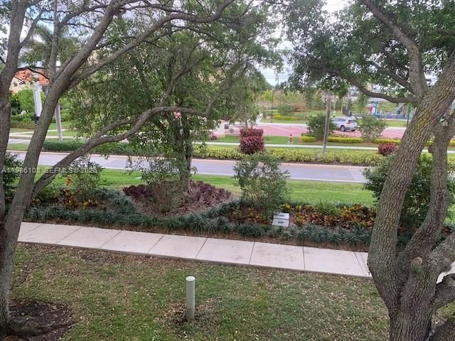 513 Racquet Club Rd 55, Weston, FL 33326