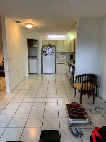 513 Racquet Club Rd 55, Weston, FL 33326