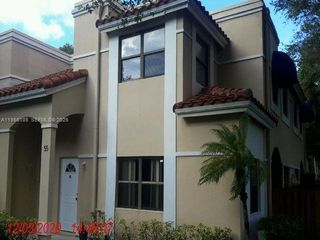 513 Racquet Club Rd 55, Weston, FL 33326