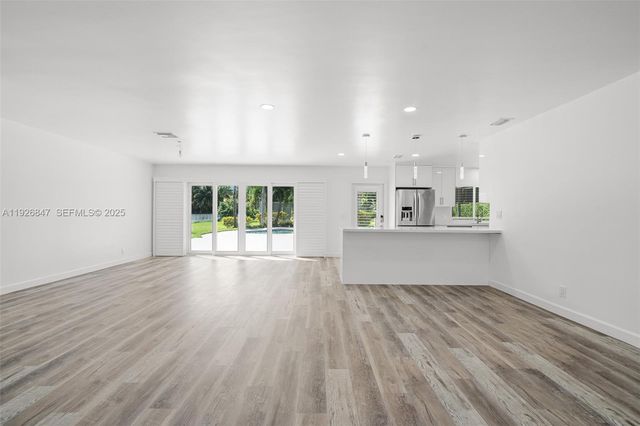 14330 SW 16th St, Davie, FL 33325