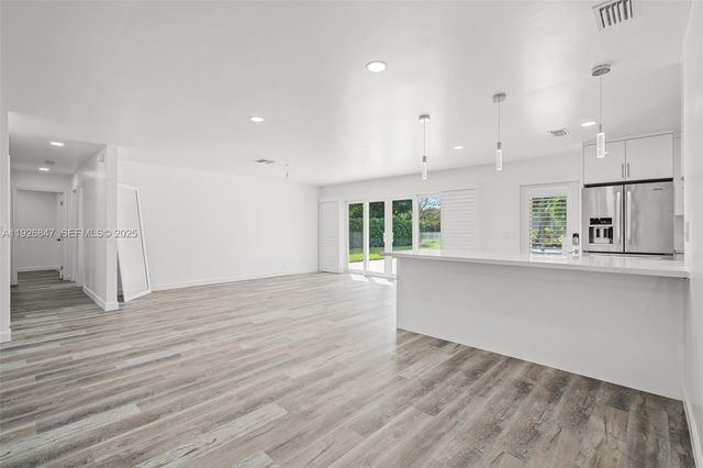 14330 SW 16th St, Davie, FL 33325