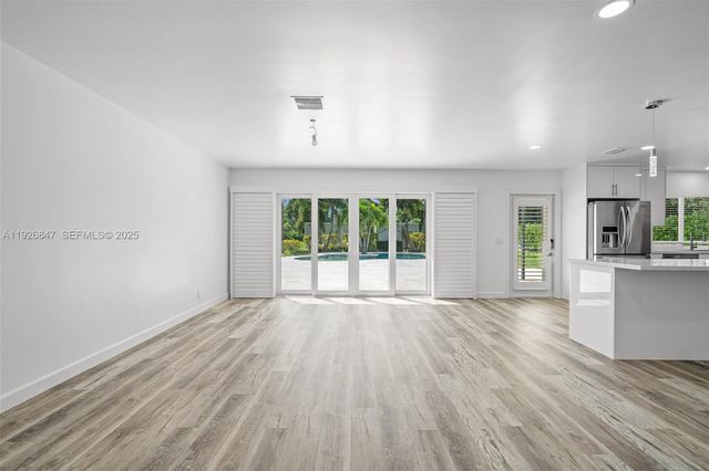 14330 SW 16th St, Davie, FL 33325