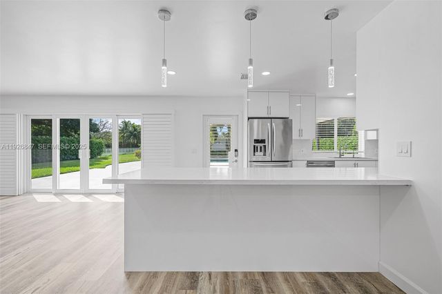 14330 SW 16th St, Davie, FL 33325