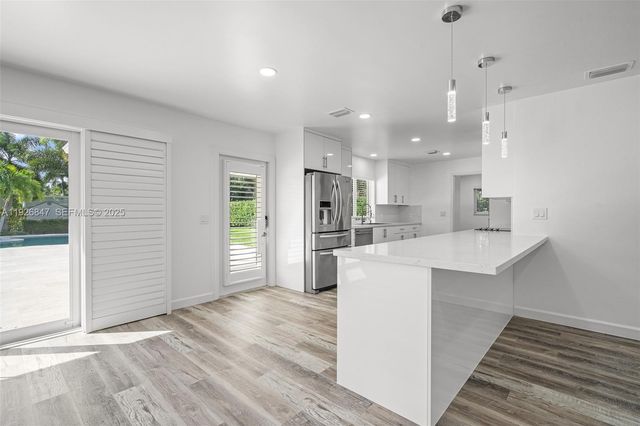 14330 SW 16th St, Davie, FL 33325